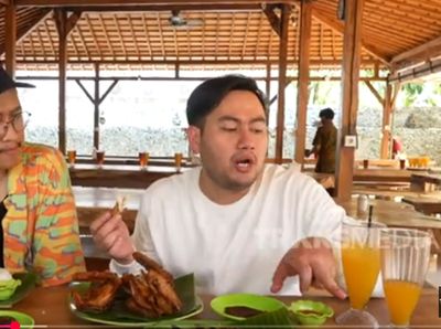 Lahapnya Nassar Saat Makan Nasi Kebuli hingga Nasi Tempong