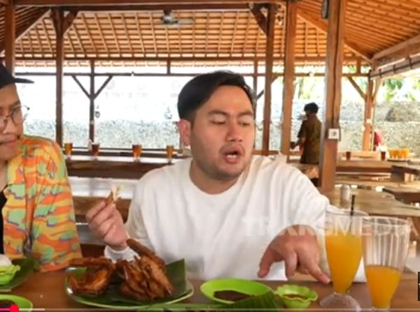 Lahapnya Nassar Saat Makan Nasi Kebuli hingga Nasi Tempong