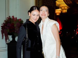 6 Momen Kocak Pertemuan Luna Maya & Raline Shah, Sertijab Presiden Jomblo 6 Momen Kocak Pertemuan Luna Maya & Raline Shah, Sertijab Presiden Jomblo