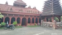 Keunikan Masjid Merah Kedung Menjangan Cirebon Bernuansa Hindu-Cina