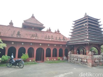 Keunikan Masjid Merah Kedung Menjangan Cirebon Bernuansa Hindu-Cina