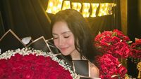8 Foto Mawar AFI Dilamar Kekasih saat Dinner Romantis, Curi Atensi