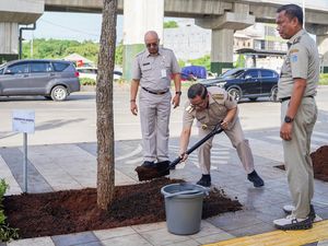 Tekan Polusi Kawasan Industri, Pemprov DKI Tanam 163 Pohon di Cakung