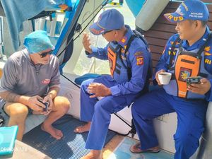 Kapal Asing Menepi Darurat di Pantai Santolo Garut Kapal Asing Menepi Darurat di Pantai Santolo Garut