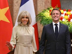 Perjalanan Cinta Emmanuel & Brigitte Macron, Jadi Sorotan karena Insiden Toyor Perjalanan Cinta Emmanuel & Brigitte Macron, Jadi Sorotan karena Insiden Toyor