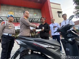 2 Hari Motor Ojol Raib Dicuri, Ditemukan Terparkir di Stasiun Depok Baru 2 Hari Motor Ojol Raib Dicuri, Ditemukan Terparkir di Stasiun Depok Baru