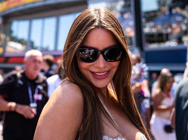 Usia 52 Tahun, Sofia Vergara Masih Kece Jadi Kekasih Lewis Hamilton