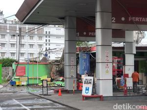 Ngerinya Ledakan SPBU Gedong Tengen Jogja, Pemotor Terpental hingga 5 Meter Ngerinya Ledakan SPBU Gedong Tengen Jogja, Pemotor Terpental hingga 5 Meter