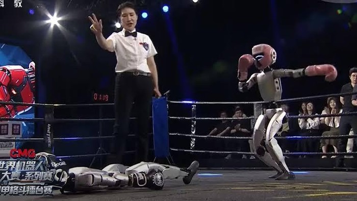 Tarung Robot Humanoid di China