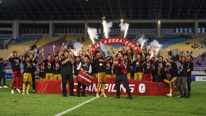 Tri Brata Rafflesia menjadi juara Liga 4 2025. Tim asal Bengkulu itu mengalahkan Persika Karanganyar di final dengan skor 3-2.