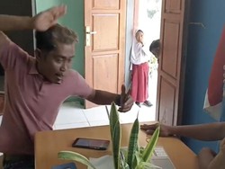 Viral Anggota LSM Gebrak Meja dan Bikin Ricuh di SD Duko Sumenep