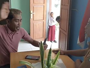Begini Dalih Anggota LSM yang Viral Gebrak Meja di SD Duko Sumenep Begini Dalih Anggota LSM yang Viral Gebrak Meja di SD Duko Sumenep