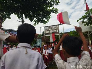Viral Puluhan Siswa Belajar di Teras SDN di Pandeglang, Ini Solusi Pemkab Viral Puluhan Siswa Belajar di Teras SDN di Pandeglang, Ini Solusi Pemkab