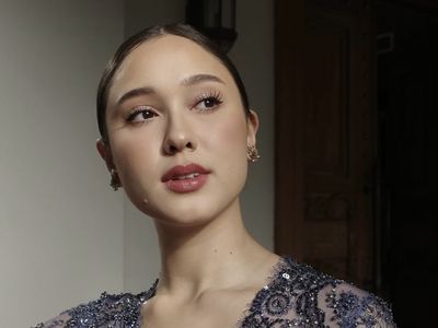 Foto: Pesona Yasmin Napper Anggun Berkebaya di China