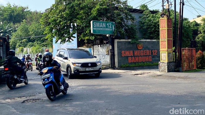 Akses masuk ke SMAN 12 Bandung. Akses masuk ke SMAN 12 Bandung.