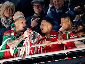 Kata-kata Pedas Luke Shaw soal Bomb Squad MU: Bikin Toxic