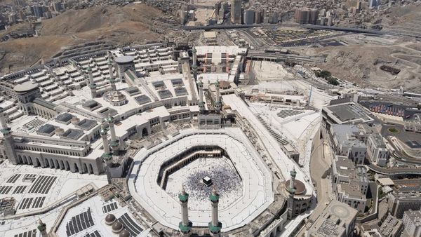 Potret Masjidil Haram dari Gedung Tertinggi di Arab Saudi