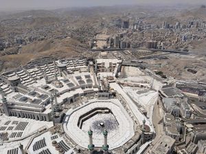 Belajar Tata Surya dan Melihat Masjidil Haram dari Gedung Tertinggi Saudi