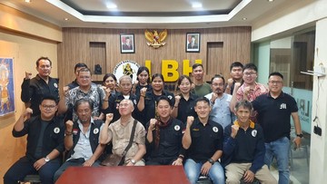 Aktivis Buddha Lawan Pemasangan Stairlift di Borobudur