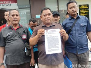 13 Eks Karyawan Pabrik Tandon Air Sidoarjo Laporkan Penahanan Ijazah 13 Eks Karyawan Pabrik Tandon Air Sidoarjo Laporkan Penahanan Ijazah