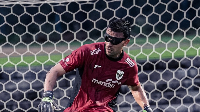 Emil Audero Mulyadi Emil Audero Mulyadi saat menjalani pemusatan latihan dengan Timnas Indonesia