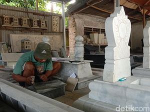 Kisah Hendi, Palu dan Nama yang Diukir di Atas Nisan Kisah Hendi, Palu dan Nama yang Diukir di Atas Nisan
