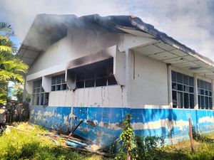 Laboratorium SMPN 7 Sinjai Kebakaran Saat Jam Pelajaran, Siswa Berhamburan Laboratorium SMPN 7 Sinjai Kebakaran Saat Jam Pelajaran, Siswa Berhamburan