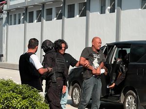 Kejagung Tangkap Buron Edy Godol Terkait Senpi-Pembacokan Jaksa di Sumut Kejagung Tangkap Buron Edy Godol Terkait Senpi-Pembacokan Jaksa di Sumut