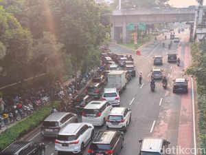 Polisi Ungkap Penyebab Jalan Gatot Subroto-Sudirman Jaksel Macet Parah