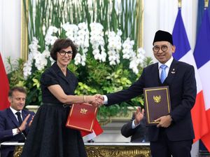 Menbud Fadli Zon Teken Perjanjian Kerja Sama Budaya Indonesia & Prancis Menbud Fadli Zon Teken Perjanjian Kerja Sama Budaya Indonesia & Prancis