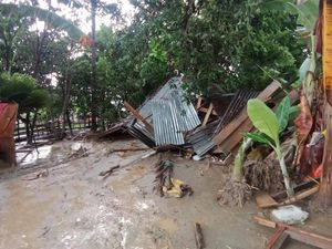 2 Orang Hilang Diduga Terseret Banjir Bandang di Donggala, 50 Rumah Terdampak 2 Orang Hilang Diduga Terseret Banjir Bandang di Donggala, 50 Rumah Terdampak
