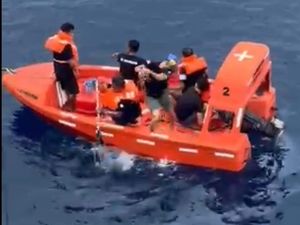 Penumpang Kapal Rute Nunukan-Parepare Lompat ke Laut, Diduga ODGJ Penumpang Kapal Rute Nunukan-Parepare Lompat ke Laut, Diduga ODGJ