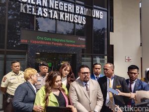 Lisa Mariana Tantang Ridwan Kamil Tes DNA Lisa Mariana Tantang Ridwan Kamil Tes DNA
