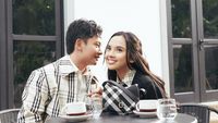 Lyodra Ginting Asyik Kulineran, Minum Kopi hingga Makan Ramen