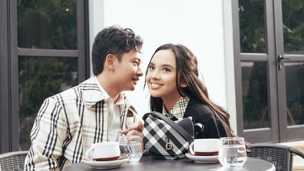 Lyodra Ginting Asyik Kulineran, Minum Kopi hingga Makan Ramen