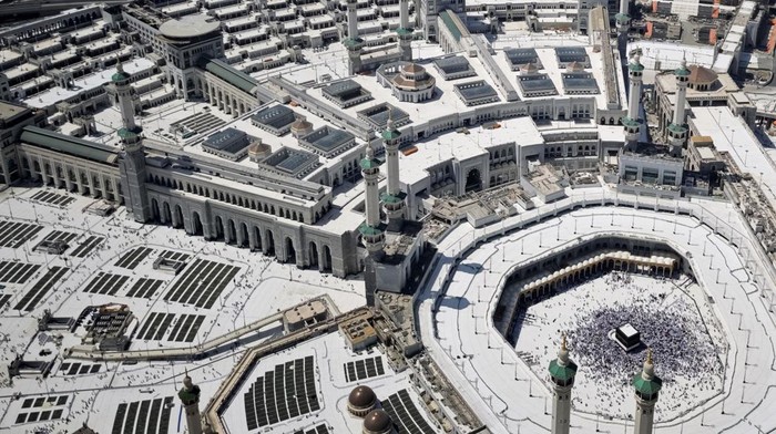 Megahnya Perluasan Ketiga Masjidil Haram, Kapasitas Jemaah Meningkat Drastis Jamaah kandidat haji dari aneka macam negara berlangsung di area ekspansi tahap ketiga Masjidil Haram, Makkah, Arab Saudi, Selasa (27/5/2025). Kerajaan Arab Saudi sudah menyelesaikan sebagian besar bangunan area ekspansi ketiga atau âthe third Saudi expansionâ di Masjidil Haram yang hendak memajukan luas area dari 414.000 meter persegi menjadi 1,5 juta meter persegi, dan area shalat bertambah dari 390.000 meter persegi menjadi 912.000 meter persegi, sehingga Masjidil Haram sanggup terus melayani jamaah dari seluruh penjuru dunia dengan tenteram dan kondusif di saat beribadah. ANTARA FOTO/Andika Wahyu/tom.