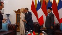 Presiden Prancis Macron Cipika-cipiki dengan Istri di Sela Bertemu Prabowo