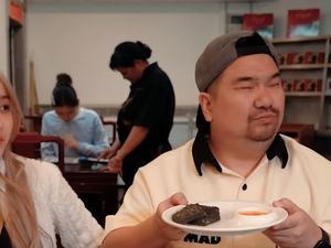 Nex Carlos Cicip Tahu Busuk di Resto China 138 Tahun, Ini Komentarnya Nex Carlos Cicip Tahu Busuk di Resto China 138 Tahun, Ini Komentarnya