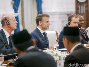 Macron Kritik Tarif Dagang Trump, Sebut Bentuk Pemerasan
