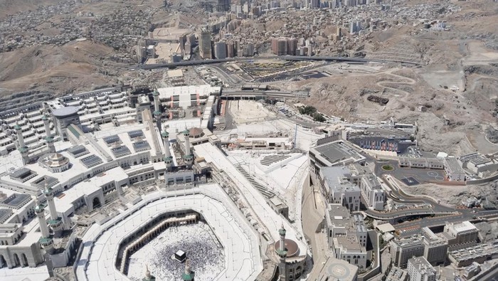 Potret Menara Abraj Al Bait atau Clock Tower