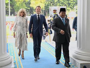 Foto-foto Istri Presiden Prancis di Jakarta, Ngobrol Bareng Anak Prabowo