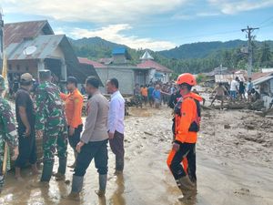 Akses Jalan Terputus, Korban Banjir Bandang di Donggala Kesulitan Logistik