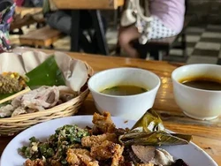 5 Makanan Legendaris Nonhalal di Yogyakarta Favorit Para Wisatawan