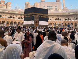 Momen Irish Bella hingga Ivan Gunawan di Tanah Suci Jelang Puncak Haji