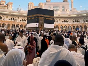 Momen Irish Bella hingga Ivan Gunawan di Tanah Suci Jelang Puncak Haji Momen Irish Bella hingga Ivan Gunawan di Tanah Suci Jelang Puncak Haji