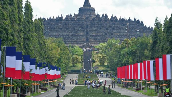 Borobudur Jadi Warisan Dunia Pertama yang Dipasangi Stairlift