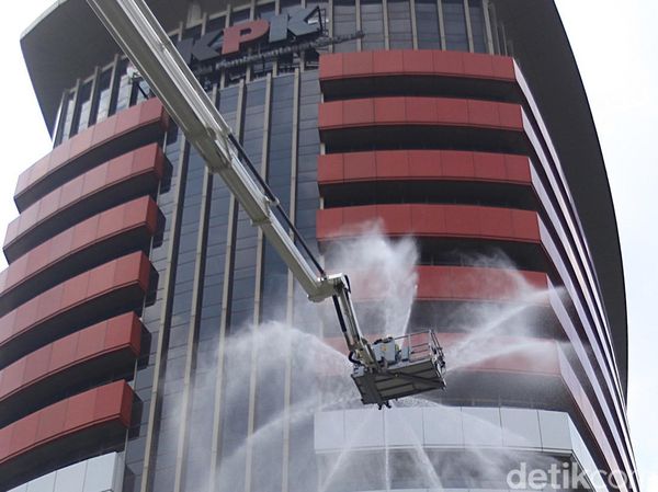 Simulasi Penanggulangan Kebakaran di Gedung Merah Putih KPK