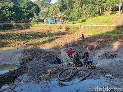 Hampir 10 Tahun, Ekskavator Terjebak di Danau Mangunan Akhirnya Dievakuasi