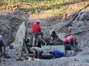 Begini Cara Evakuasi Ekskavator yang Terjebak 10 Tahun di Danau Mangunan Begini Cara Evakuasi Ekskavator yang Terjebak 10 Tahun di Danau Mangunan