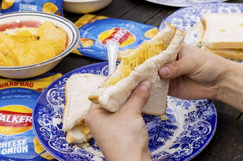 Wanita Didiagnosa Terkena Penyakit Serius Akibat 23 Tahun Makan Sandwich